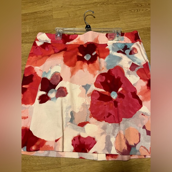 LOFT Dresses & Skirts - Beautiful LOFT floral skirt - size 14